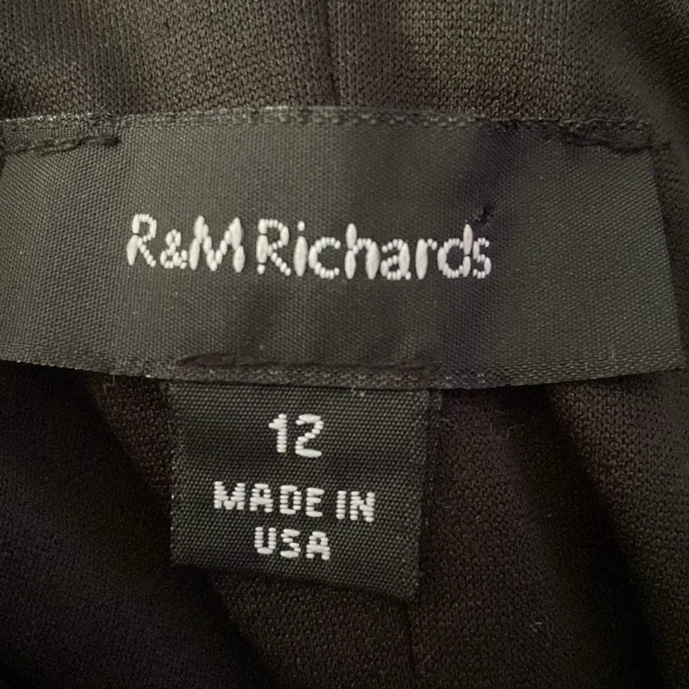 R&M Richards Short Sleeve Dress With Belt
R & M Richards
Size: 12 - Picture 9 of 9